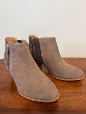 Vionic Women's Taupe Suede Ankle Boots with Side Zip Size 6.5 US